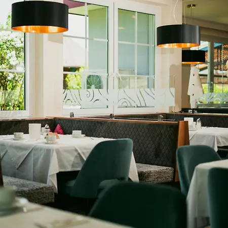 Familien-sporthotel Florianihof 3* 圣卡荐